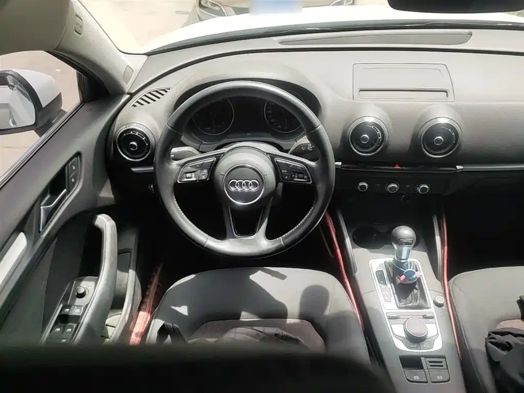 Audi A3 2018 30th Anniversary Limousine 35 TFSI Progressive фото 17