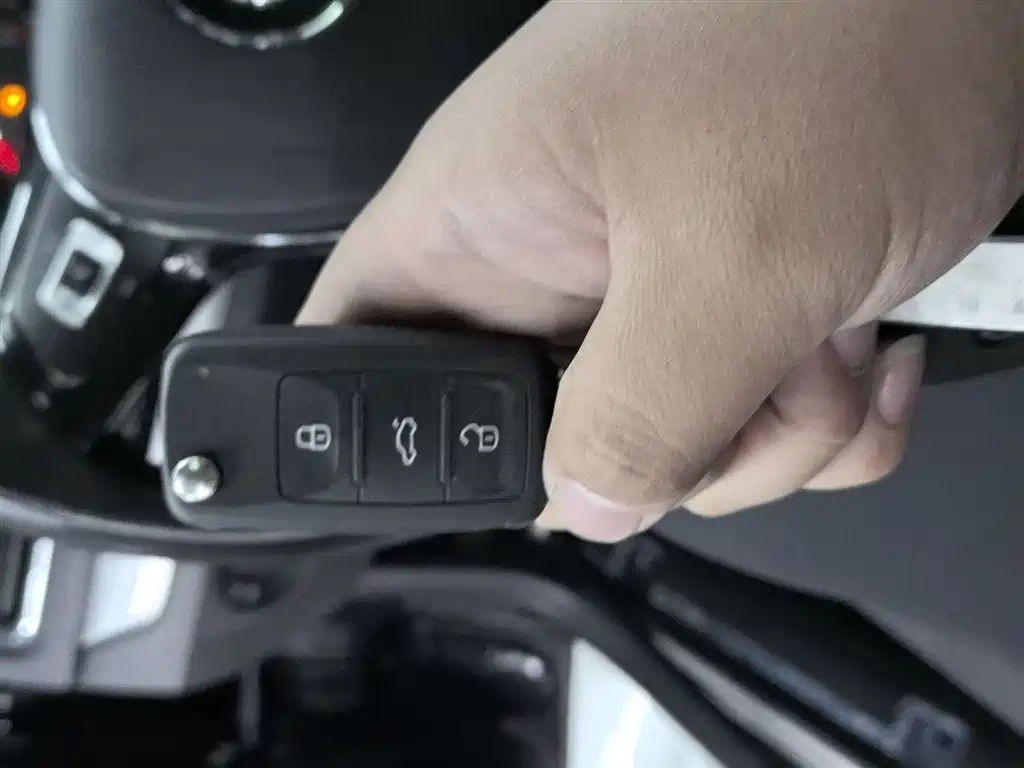 Volkswagen Lavida 2017 1.6L Manual Comfort Edition фото 12