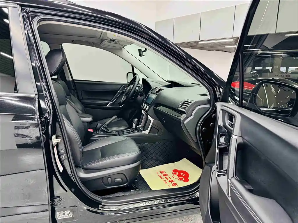 Subaru Forester 2016 2.5i Prestige Navigation Edition фото 24