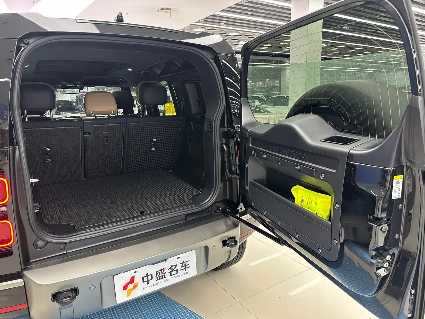 Land Rover Defender 2025 2025 110 3.0T P400 -Dynamic HSE