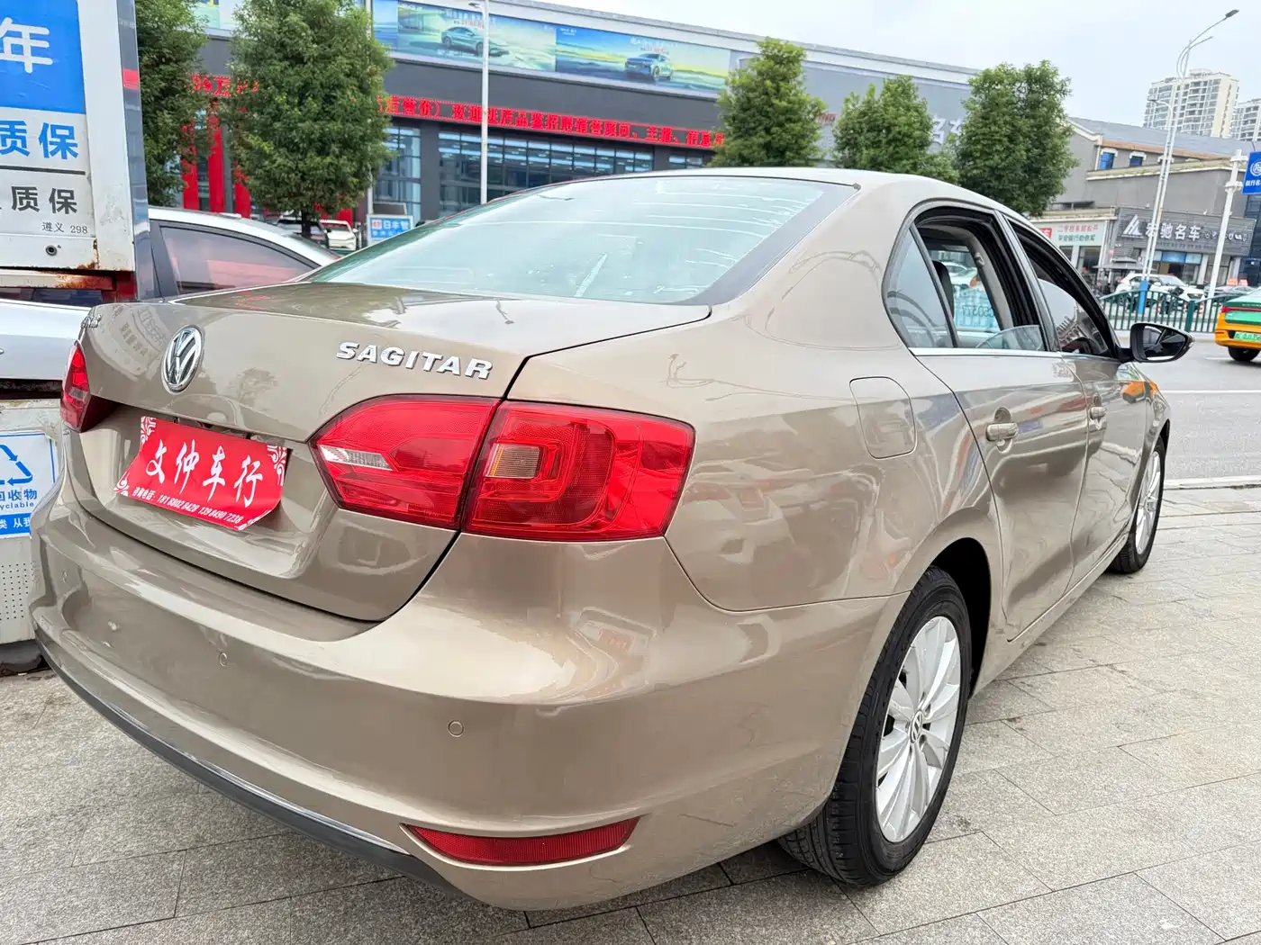 Volkswagen Sagitar 2014 Facelift 1.6L Automatic Comfort фото 4