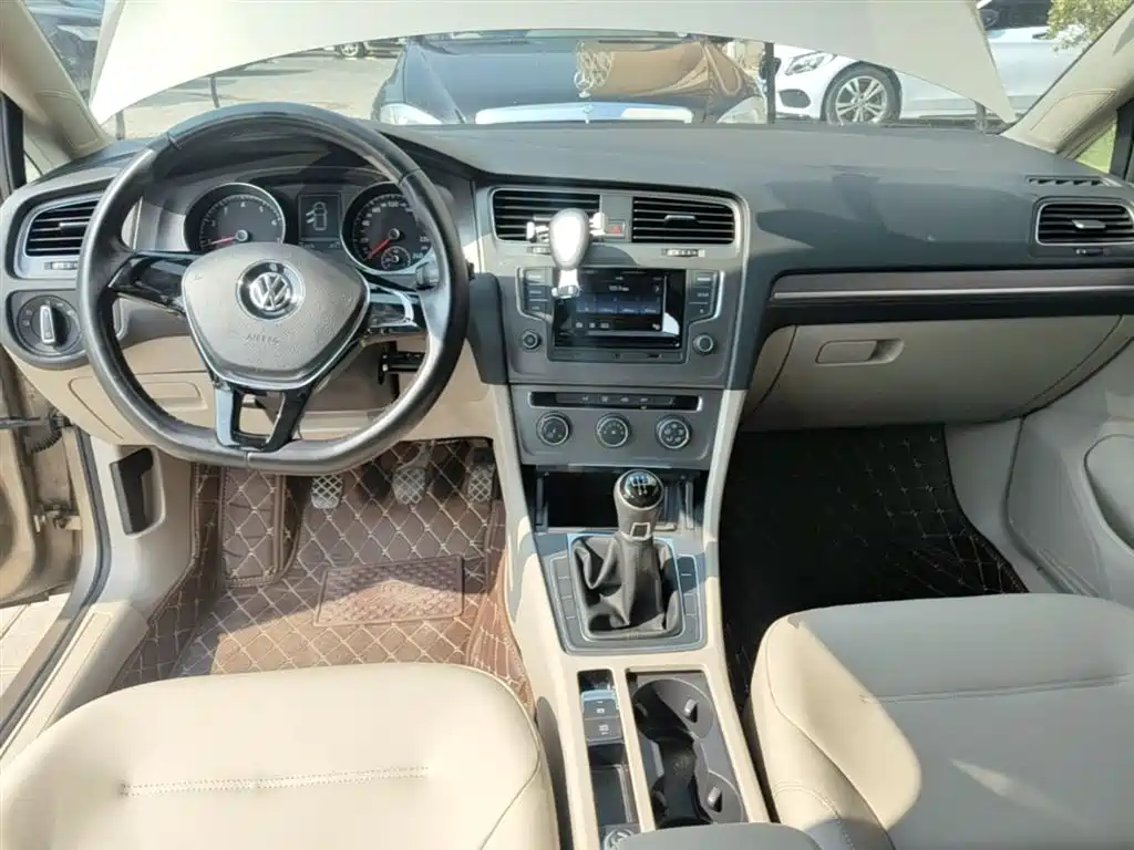 Volkswagen Golf 2016 230TSI Manual Comfort фото 10