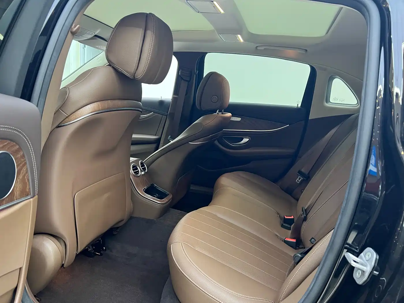 Mercedes-Benz E-Class 2023 E 260 L фото 20