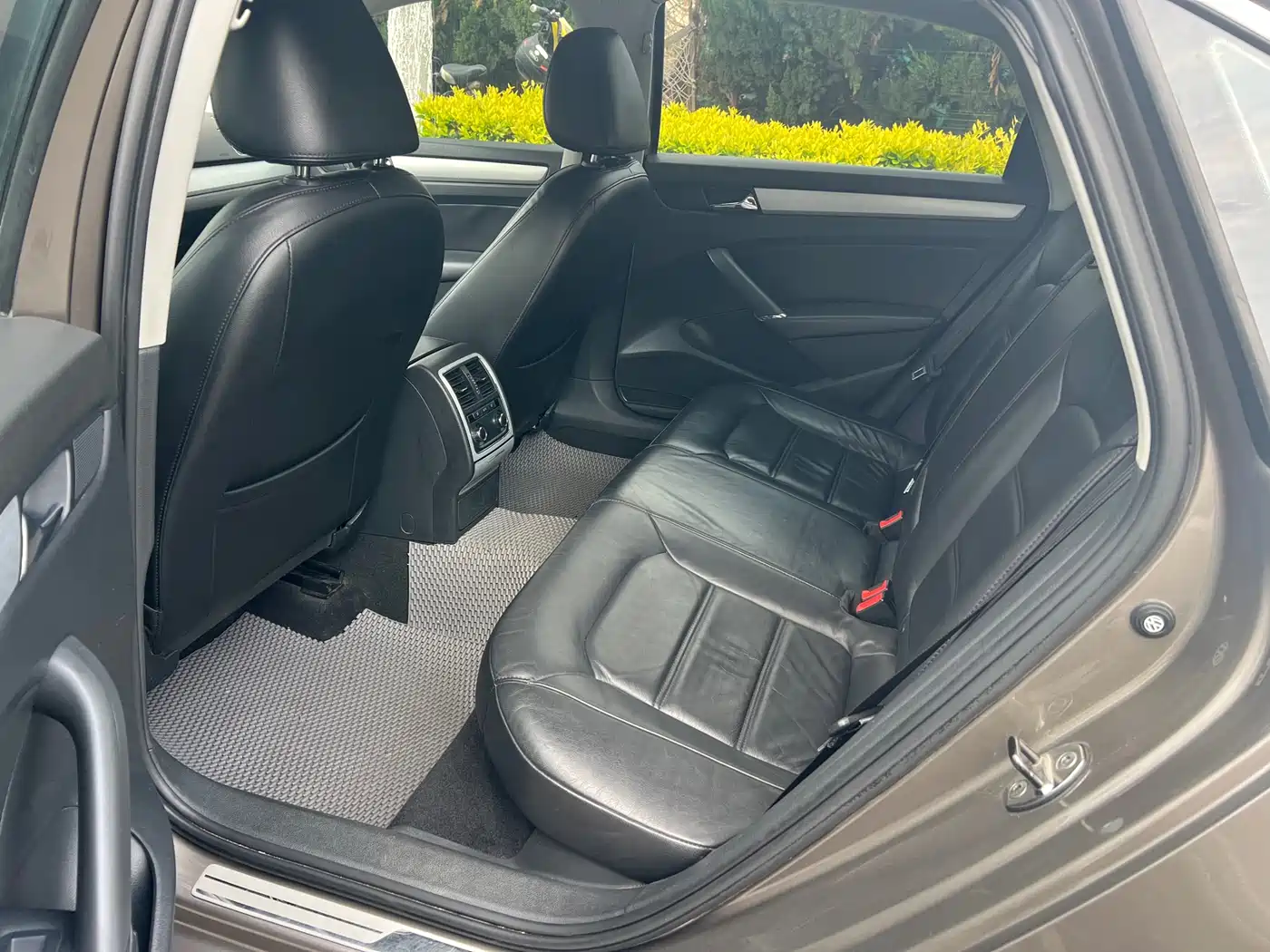 Volkswagen Passat 2011 1.8TSI DSG Honor Edition фото 8