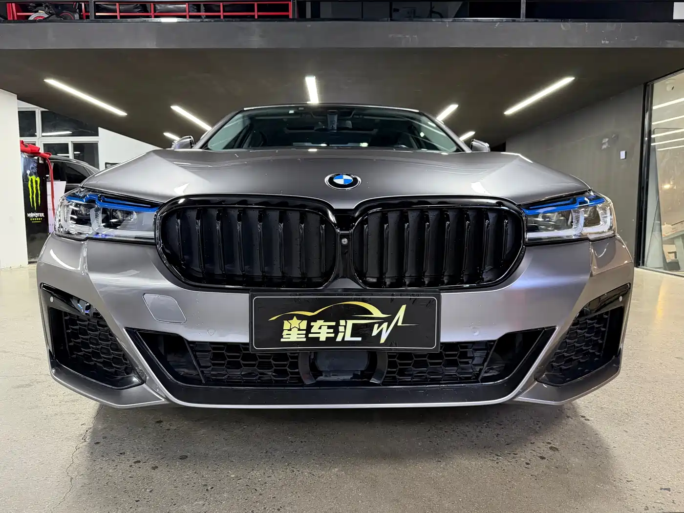 Photo 2 - BMW 5 Series