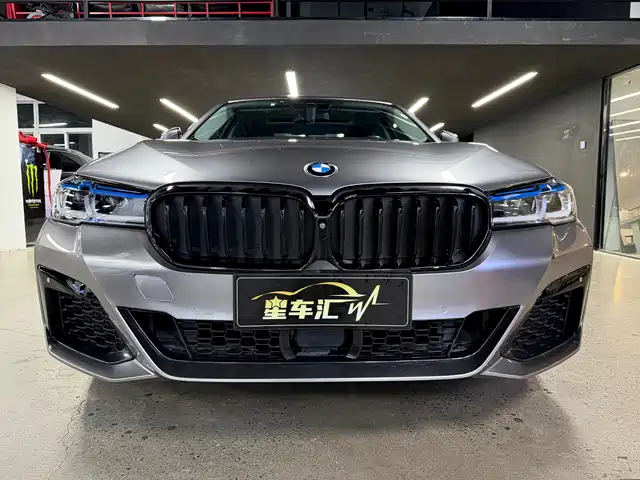 BMW 5 Series 2018 540Li Executive Version — фото 2