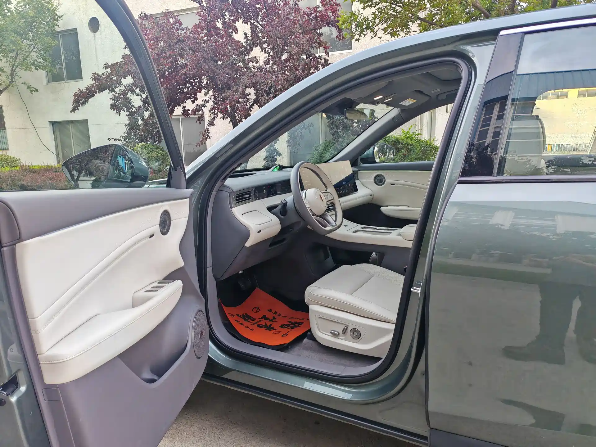 Фото 8 - Hongqi HS6 PHEV