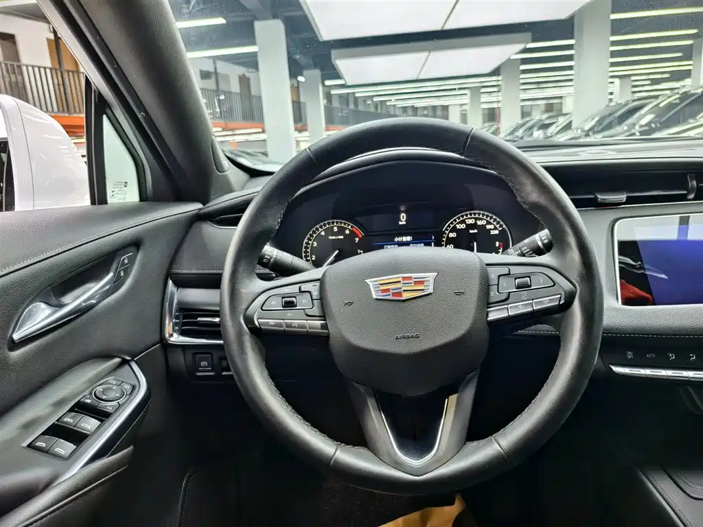 Cadillac XT4 2021 28T FWD Premium Edition фото 9