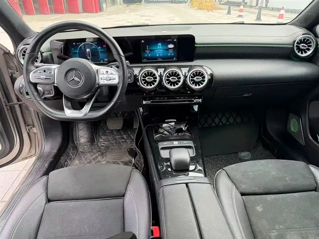 Mercedes-Benz A-Class 2019 A 180 L Sport Sedan фото 4