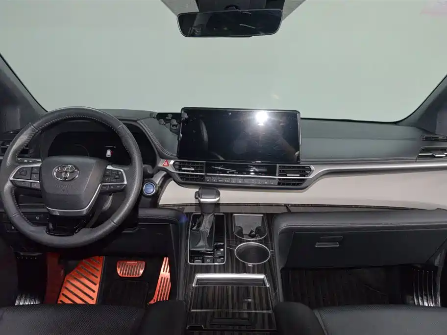 Toyota Granvia 2023 2.5L Hybrid VIP Edition фото 7