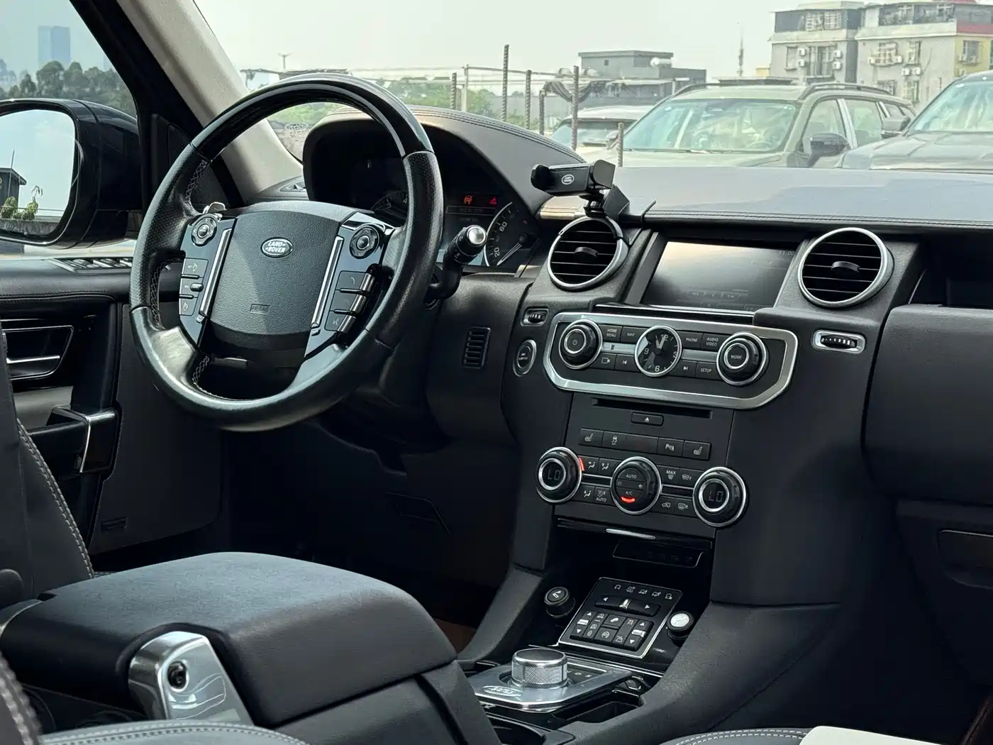 Land Rover Discovery 2014 3.0 SC V6 XXV Edition фото 12