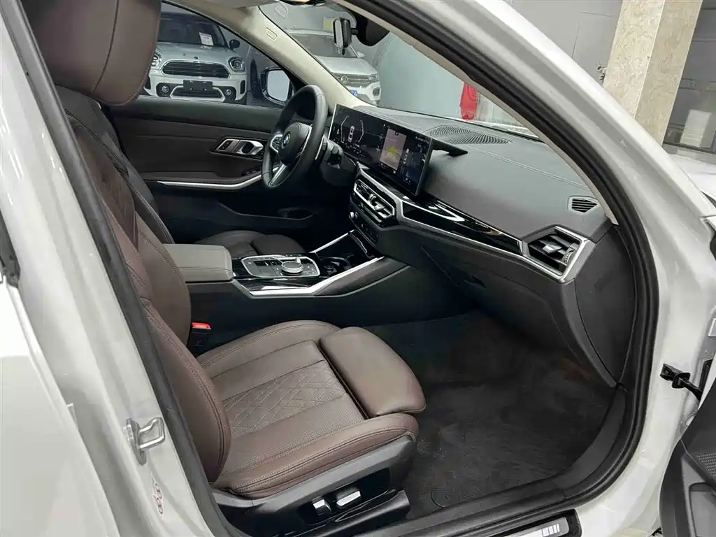 BMW 3 Series 2023 320Li M Sport Package фото 13
