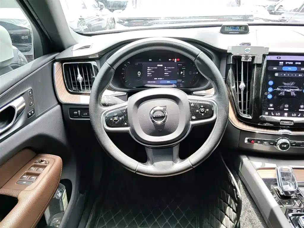 VOLVO XC60 PLUG-IN HYBRID