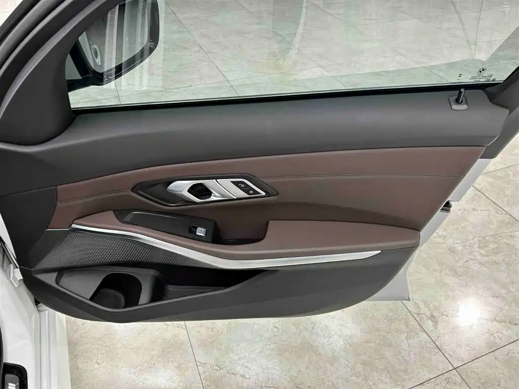BMW 3 Series 2023 320Li M Sport Package фото 12