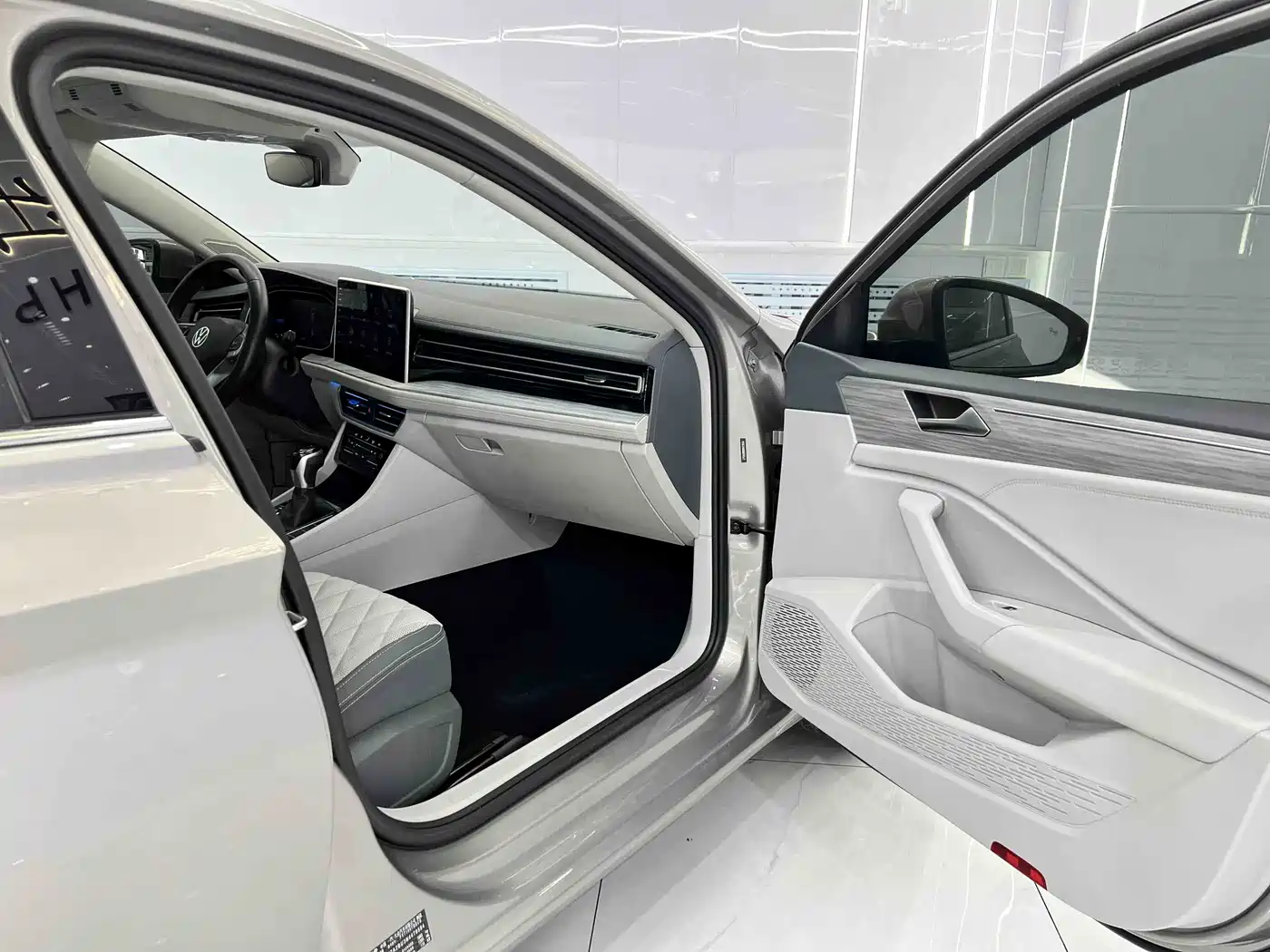 Volkswagen Sagitar 2023 280TSI DSG Surpass Plus Edition фото 18