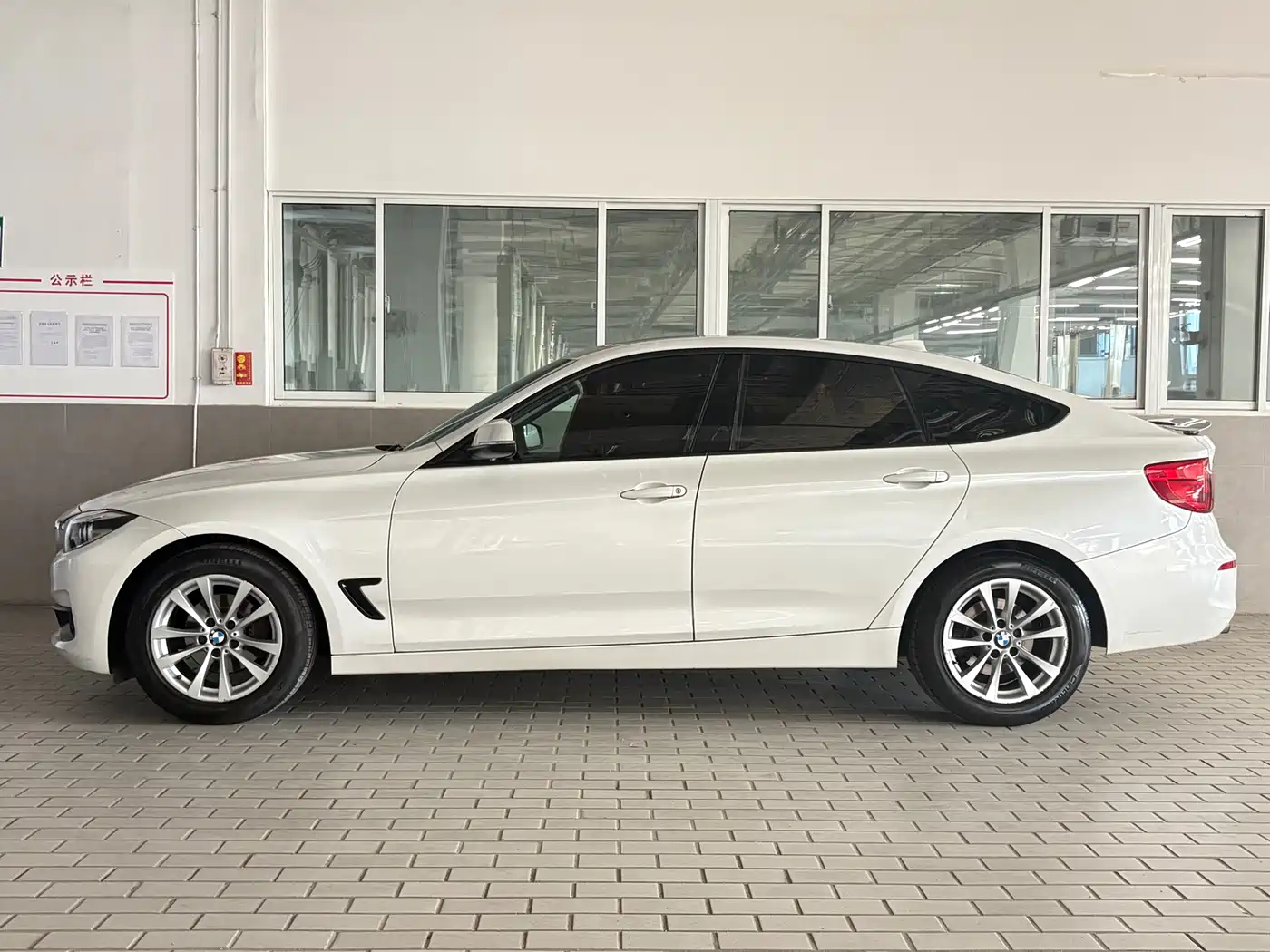 BMW 3 Series GT 2016 320i Fashion Style фото 5