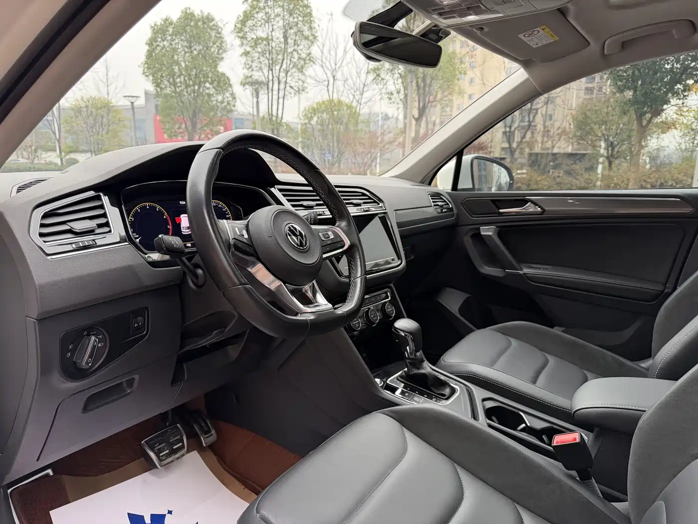 Volkswagen Tiguan L 2021 330TSI Automatic 2WD R-Line Flagship фото 8