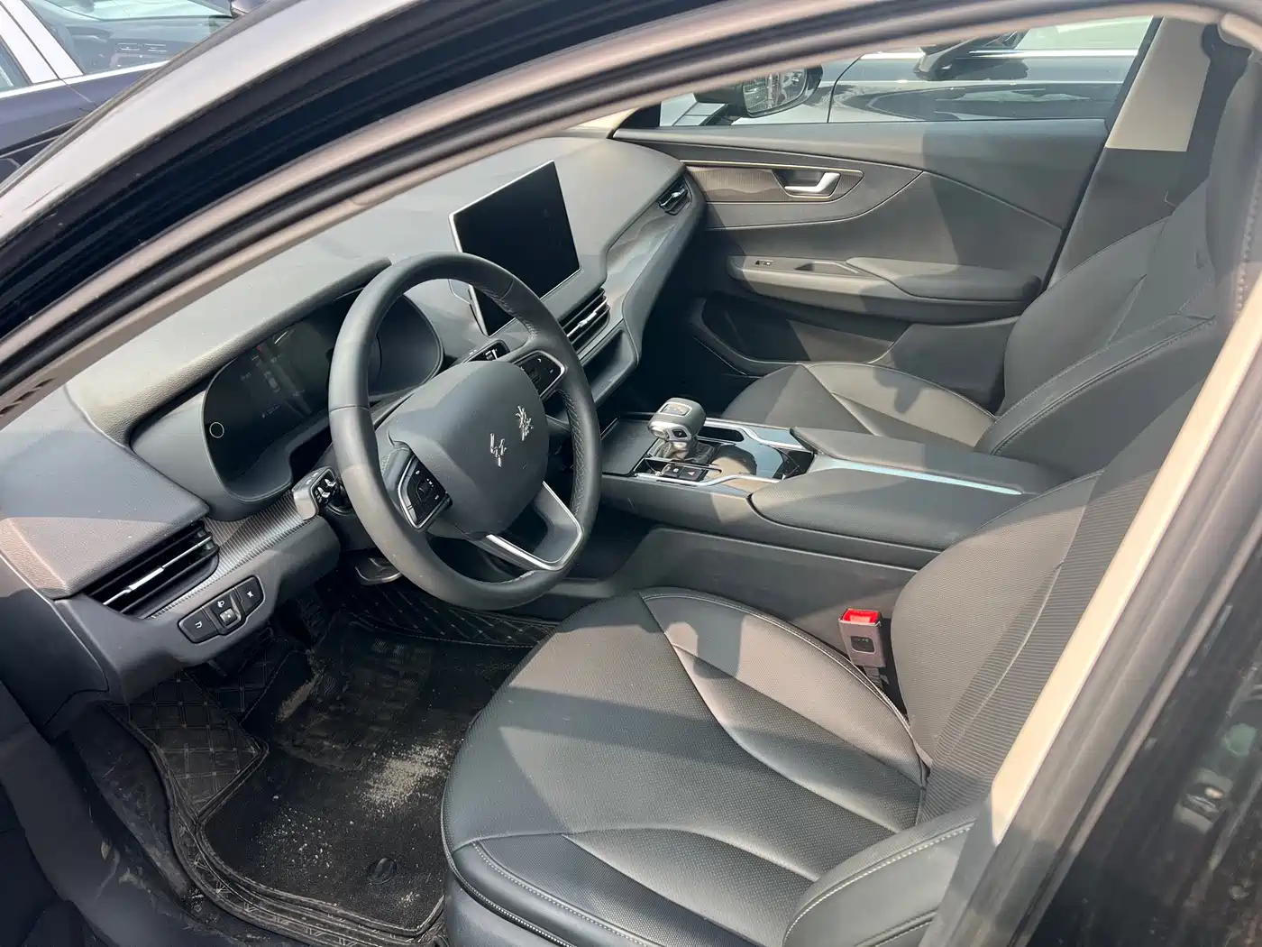 Hongqi E-QM5 2022 431km Charging Enjoyment Edition фото 3