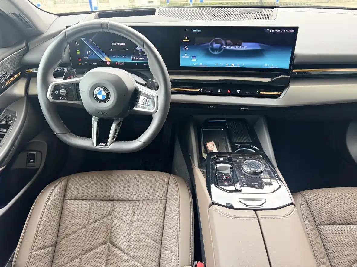 BMW 5 Series 2024 525Li M Sport Package фото 11