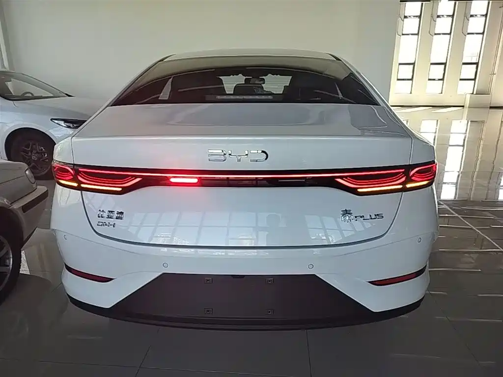 BYD Qin PLUS 2025 DM-i Smart Drive 55KM Leader фото 6