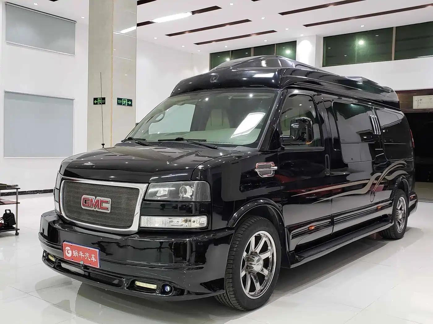 GMC Savana 2017 2014 6.0L Long Wheelbase Leader Edition