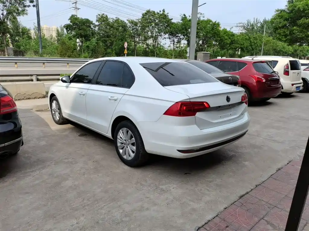 VOLKSWAGEN BORA