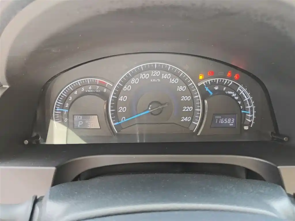 Toyota Camry 2016 2.0G 10th Anniversary Leading Edition фото 12
