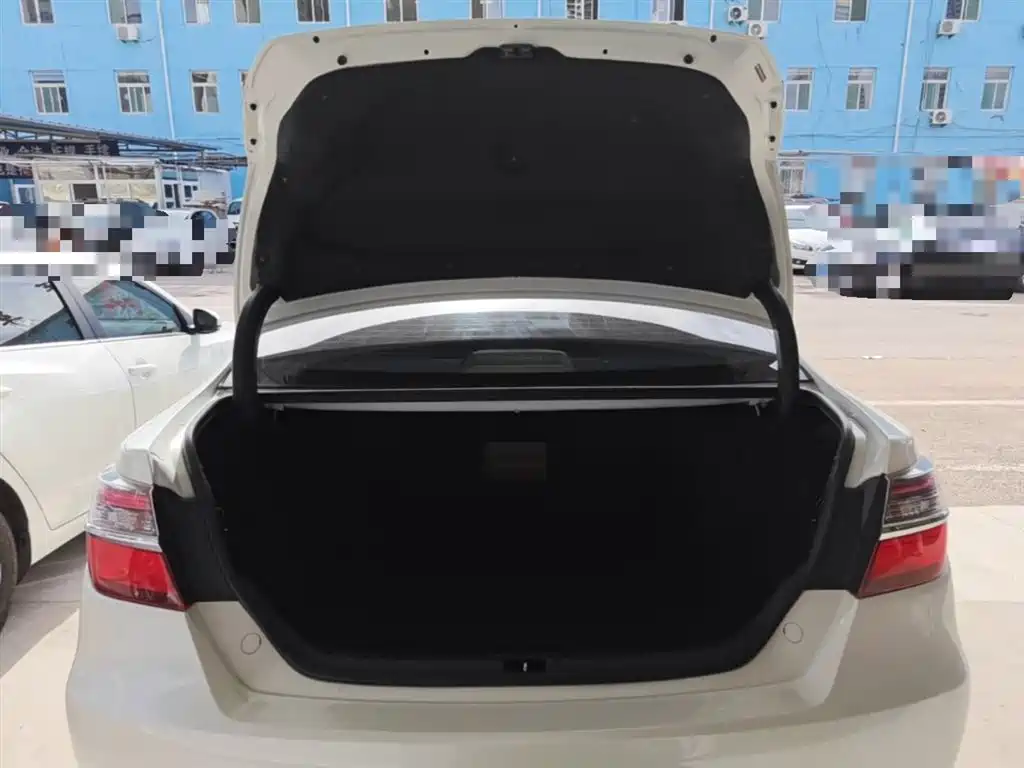 Toyota Camry 2016 2.0G 10th Anniversary Leading Edition фото 19