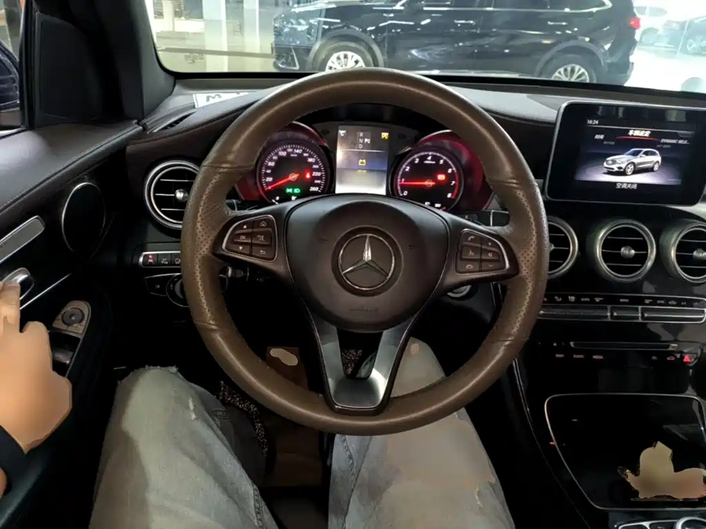 Фото 11 - Mercedes-Benz GLC