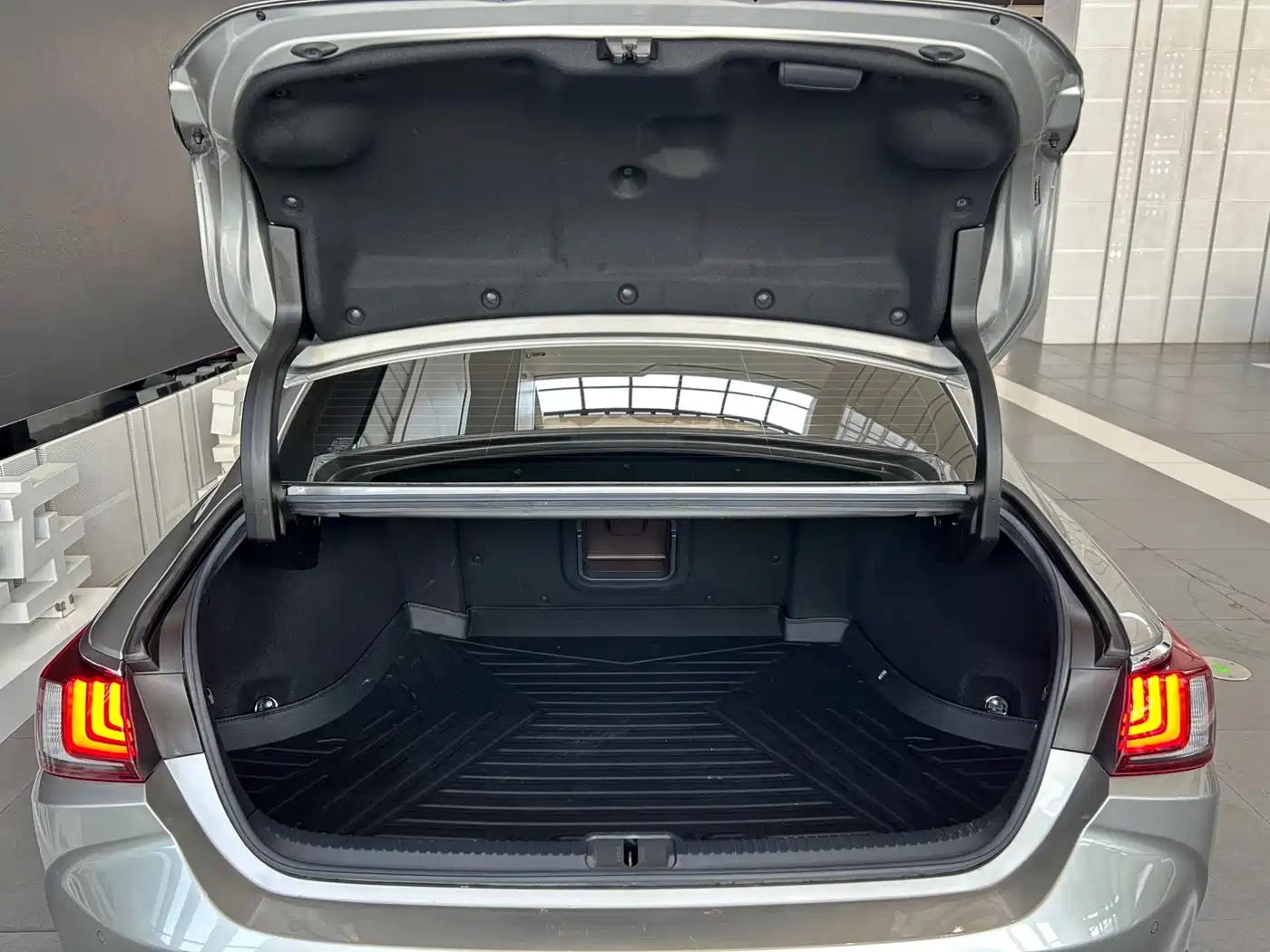Lexus ES 2018 200 Luxury Edition China V фото 19