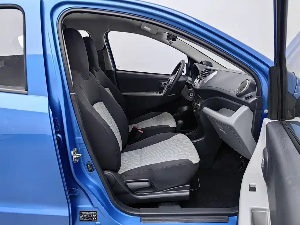 Фото 23 - Suzuki Alto