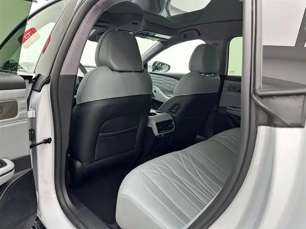 Geely Galaxy Galaxy E8 2025 700km Long Voyage Smart Drive Edition фото 21