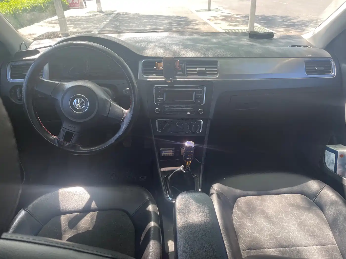 Volkswagen Santana 2013 1.6L Manual Comfort Edition фото 8