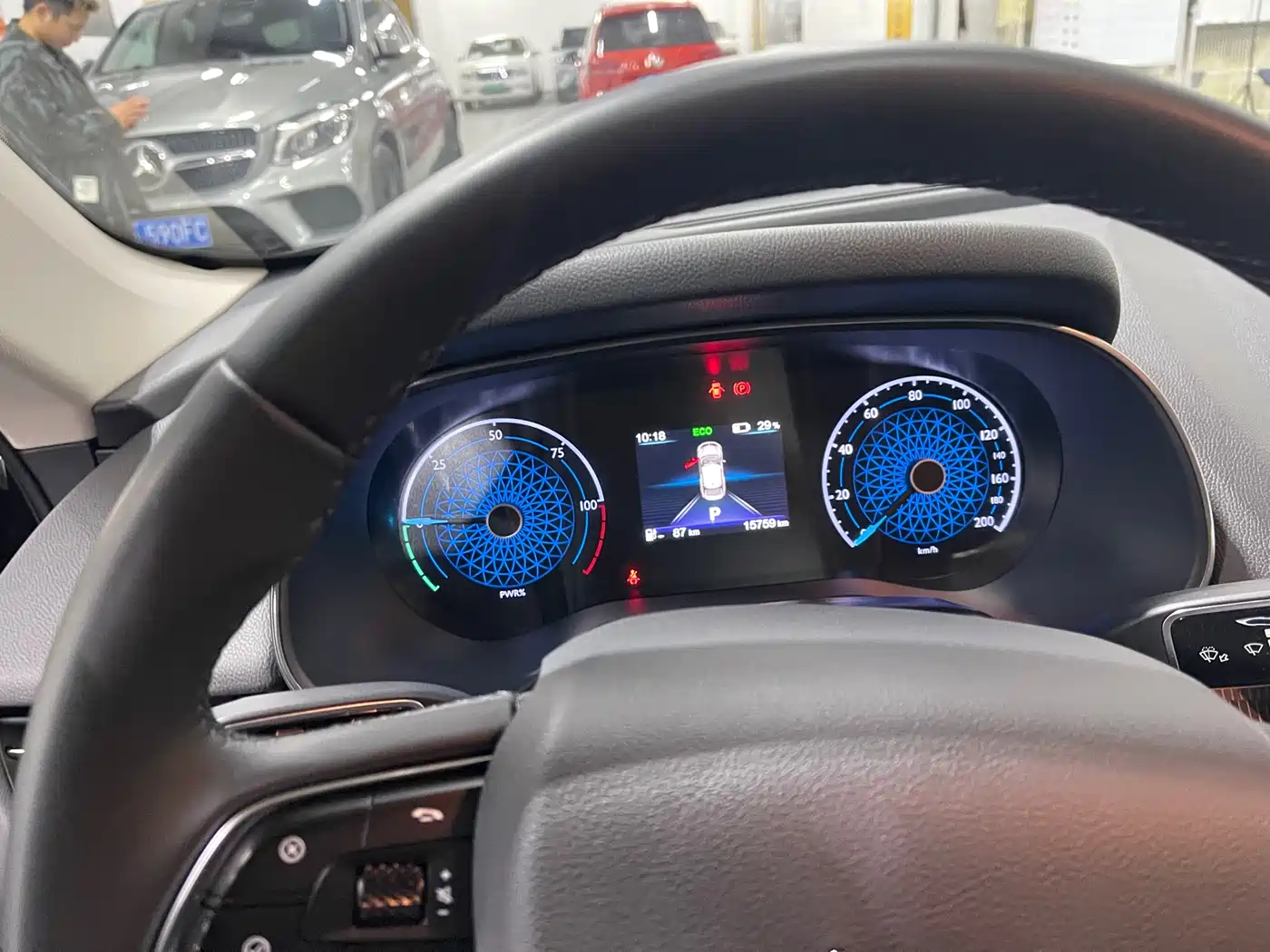 Hongqi E-QM5 2022 431km Charging Enjoyment Edition фото 8