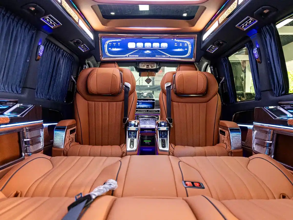 Mercedes-Benz V-Class 2024 V 300 L Long Wheelbase Premium фото 10