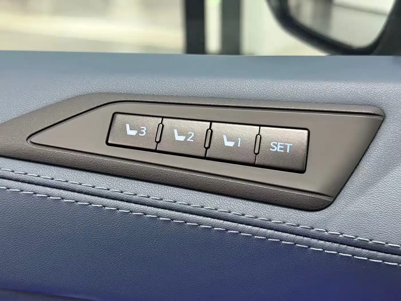 Toyota Alphard 2021 Hybrid 2.5L Luxury фото 16