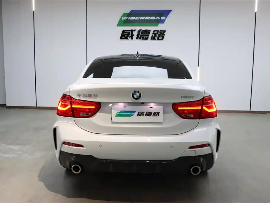 BMW 1 Series 2023 120i M Sport фото 3