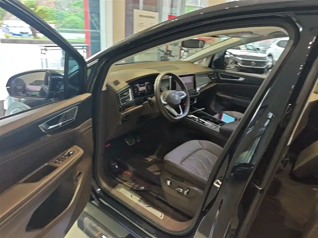 Volkswagen Viloran 2024 380TSI Executive Edition фото 16