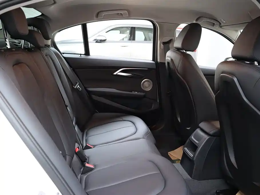 BMW 1 Series 2023 120i M Sport фото 14