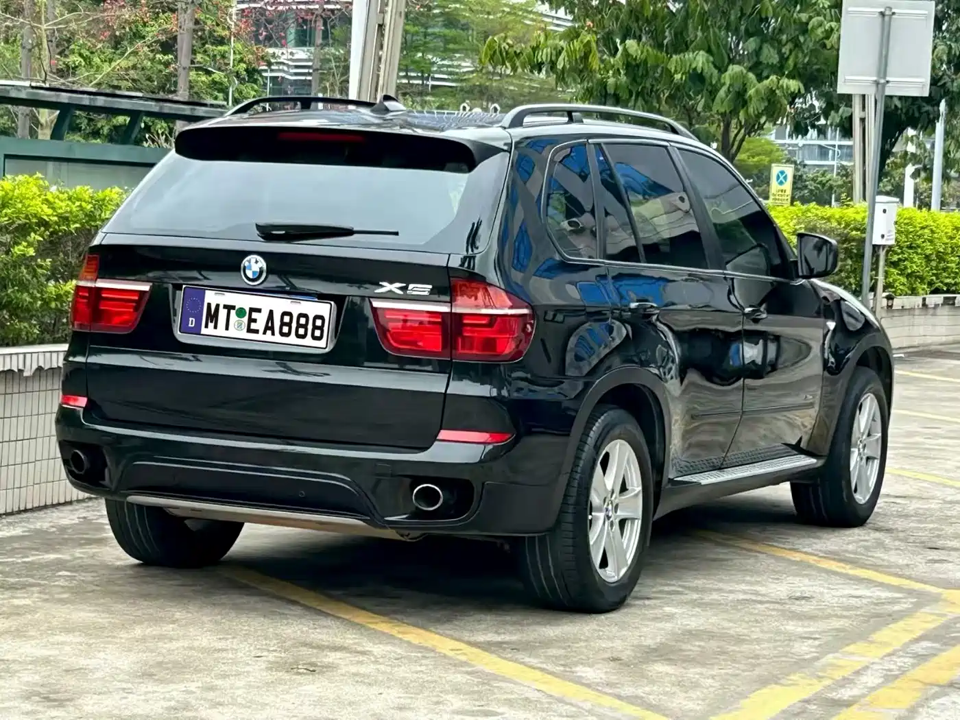 BMW X5 (Import) 2011 xDrive35i Leading Edition фото 6