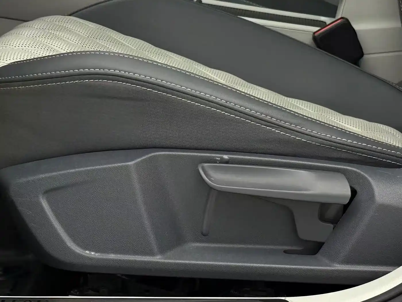 Volkswagen Sagitar 2023 Model Year 280TSI DSG Surpass Edition фото 20