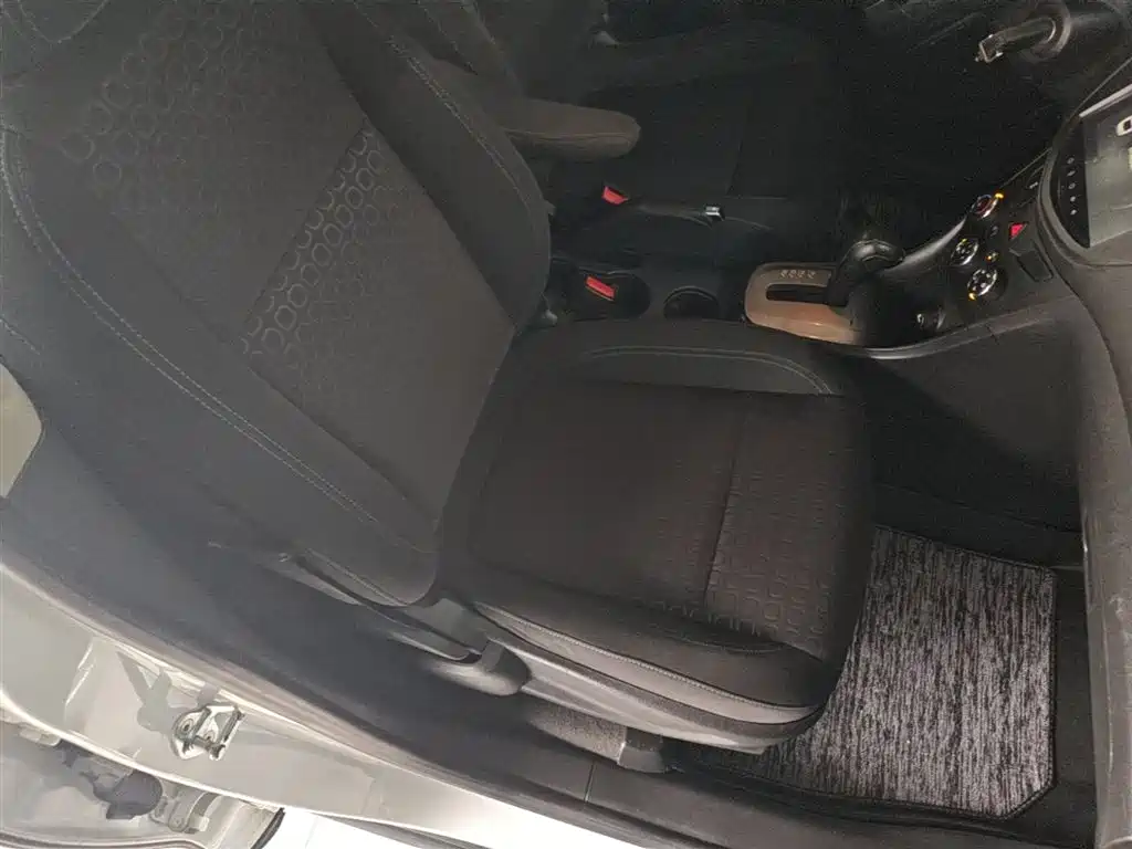 Chevrolet Trax 2016 1.4T Automatic 2WD Comfort Sunroof Edition фото 25