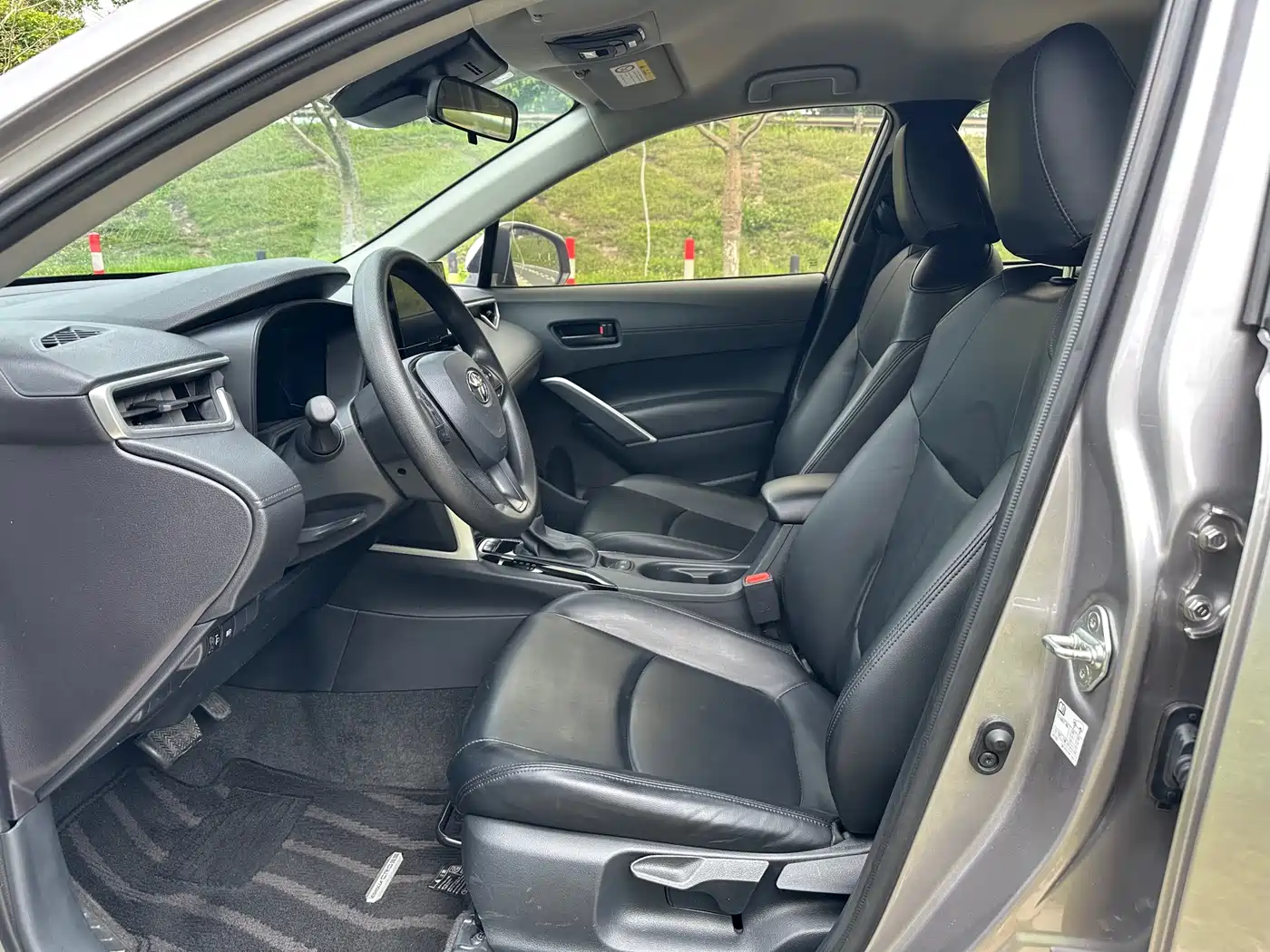 Toyota Corolla Cross 2024 Model 2.0L Pioneer Edition фото 7