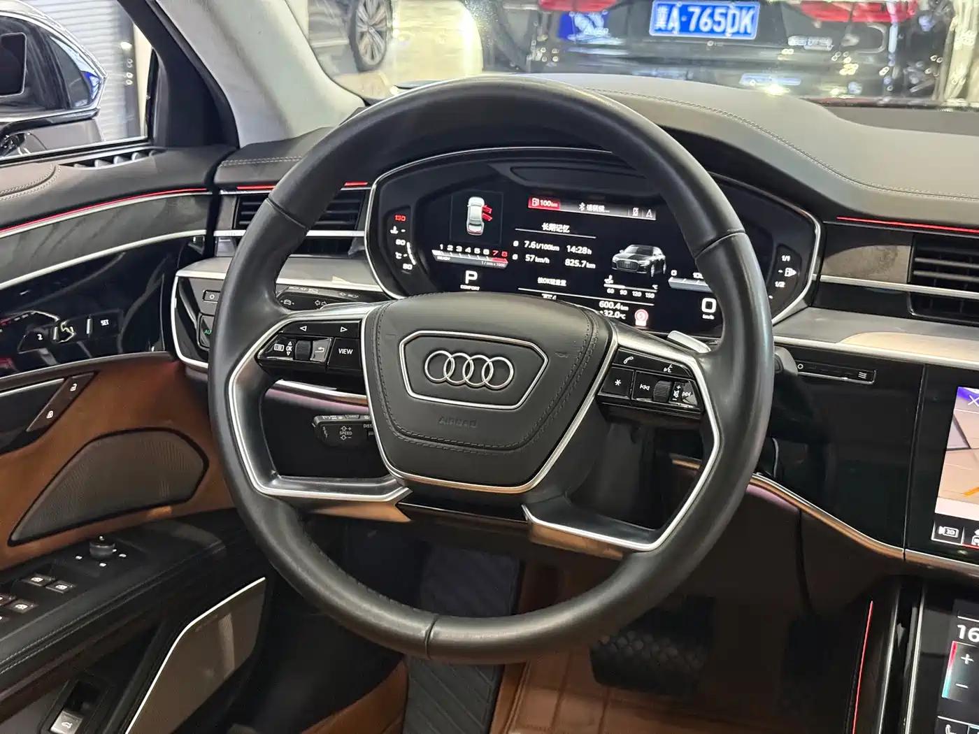 Photo 5 - Audi A8