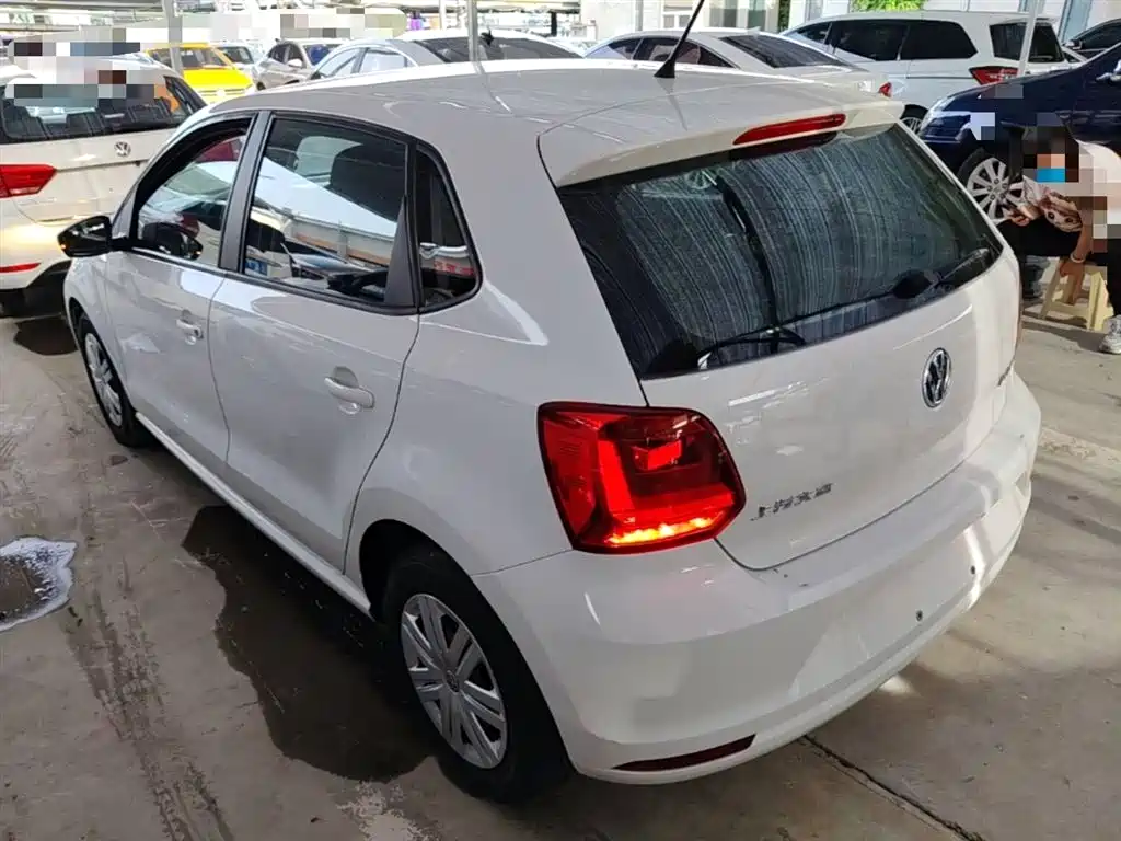 Volkswagen Polo 2016 1.4L Automatic Trend фото 5