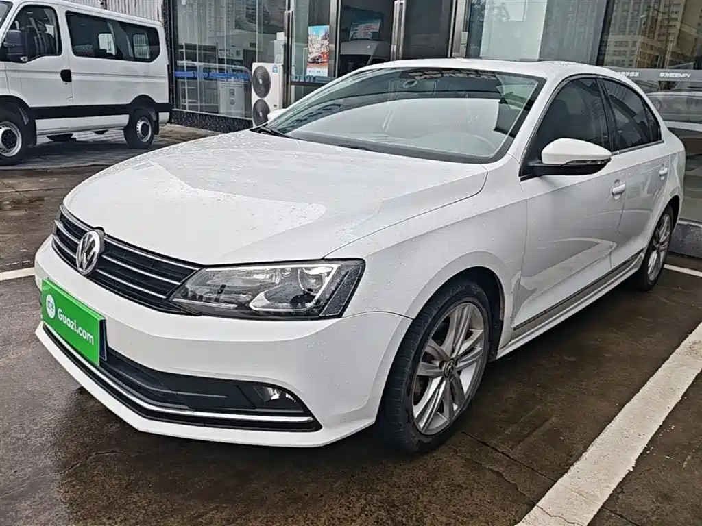 Volkswagen Sagitar 2015 230TSI Automatic Comfort фото 2