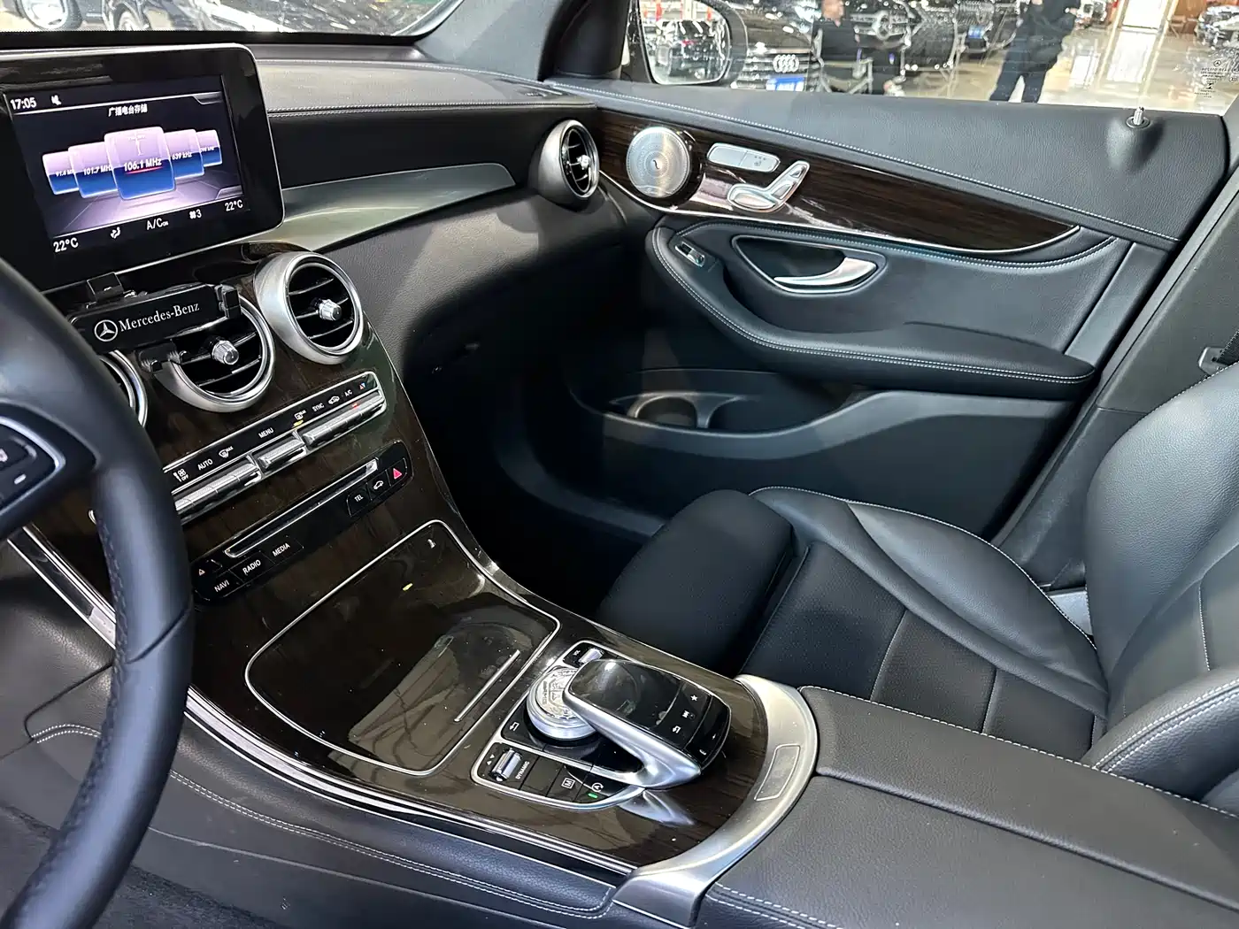 Mercedes-Benz GLC 2019 GLC 260 L 4MATIC Luxury фото 10