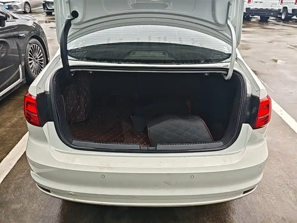 Volkswagen Sagitar 2015 230TSI Automatic Comfort фото 19