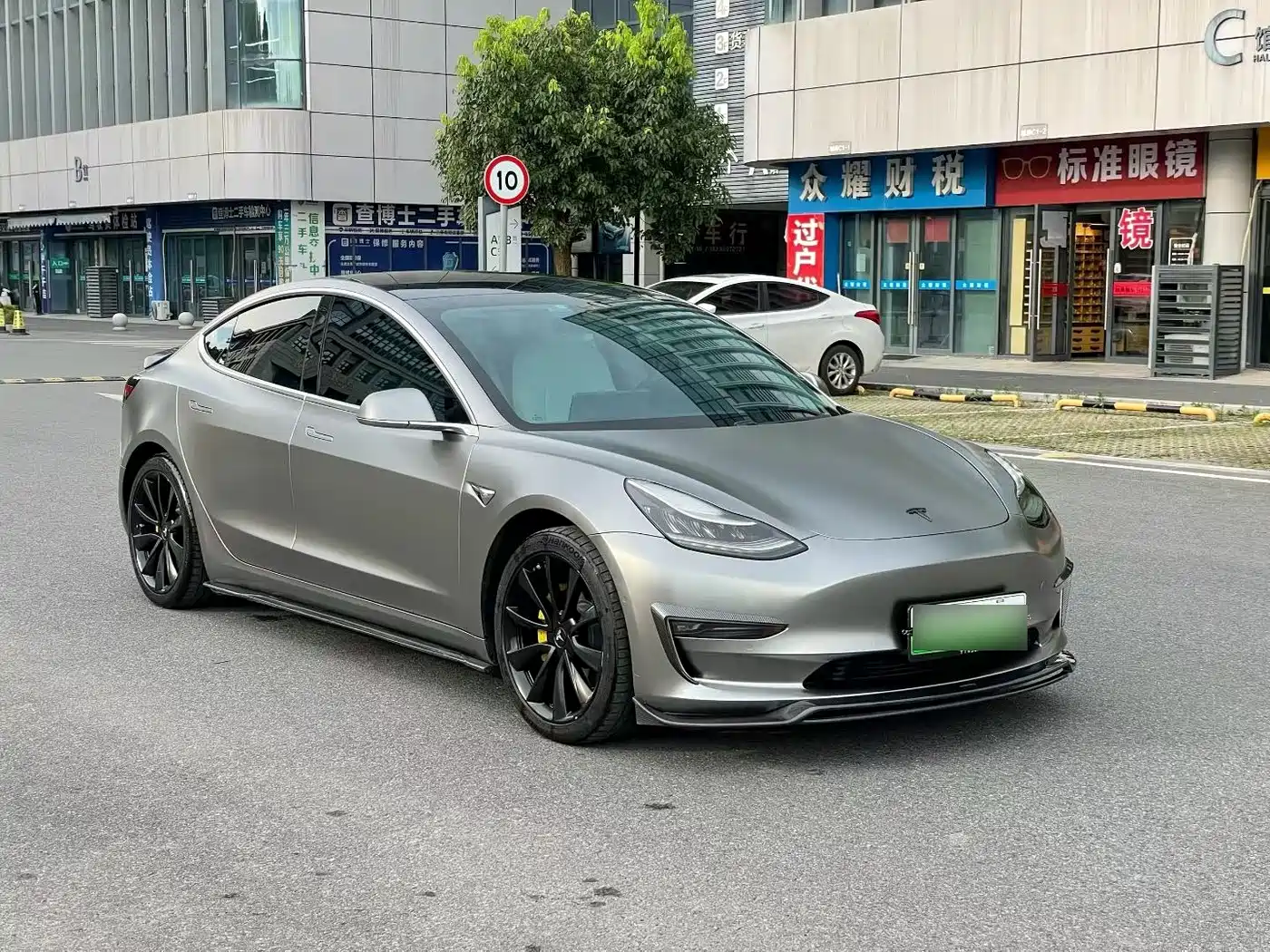 TESLA MODEL 3