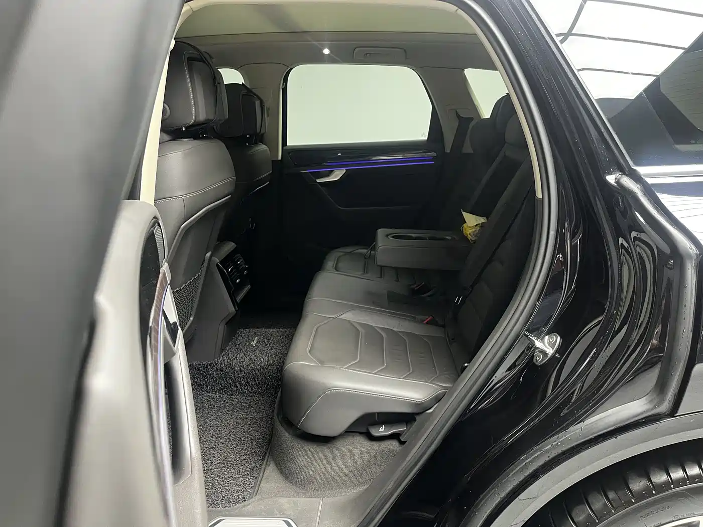 Volkswagen Touareg 2019 3.0TSI Sharp Edge Edition China V фото 13